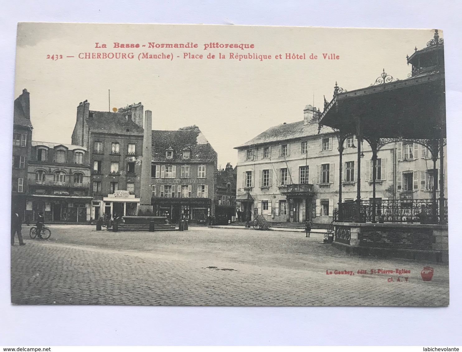 CHERBOURG - Place De La République Et Hôtel De Ville - Cherbourg
