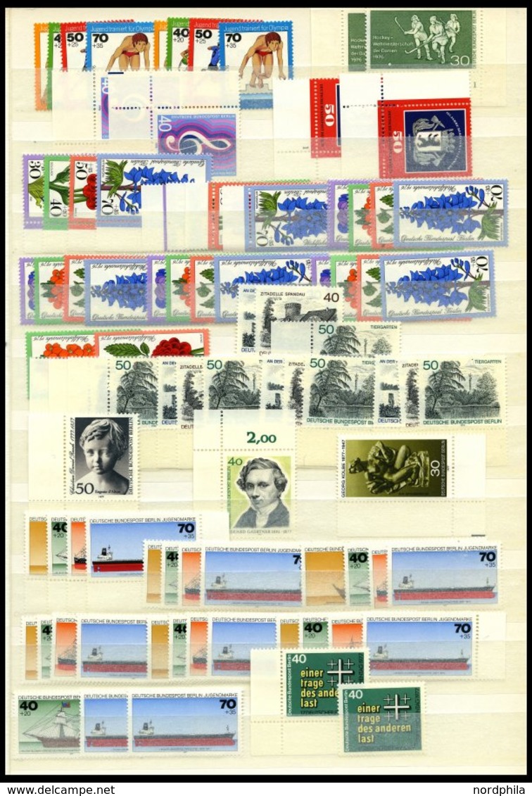 LOTS **, sauber gesteckte Dublettenpartie Berlin von 1969-81 auf Einsteckseiten, Prachterhaltung