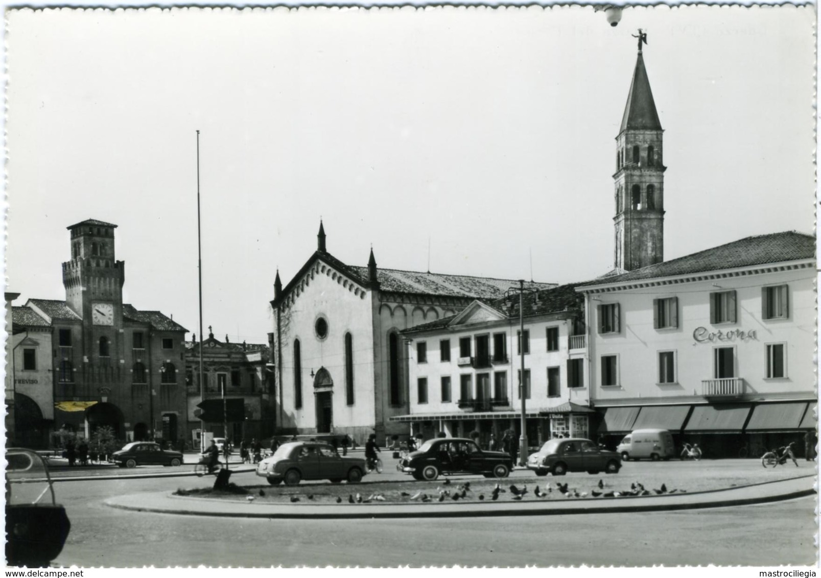 ODERZO  TREVISO  Piazza Del Popolo  Auto  Insegna Corona - Treviso