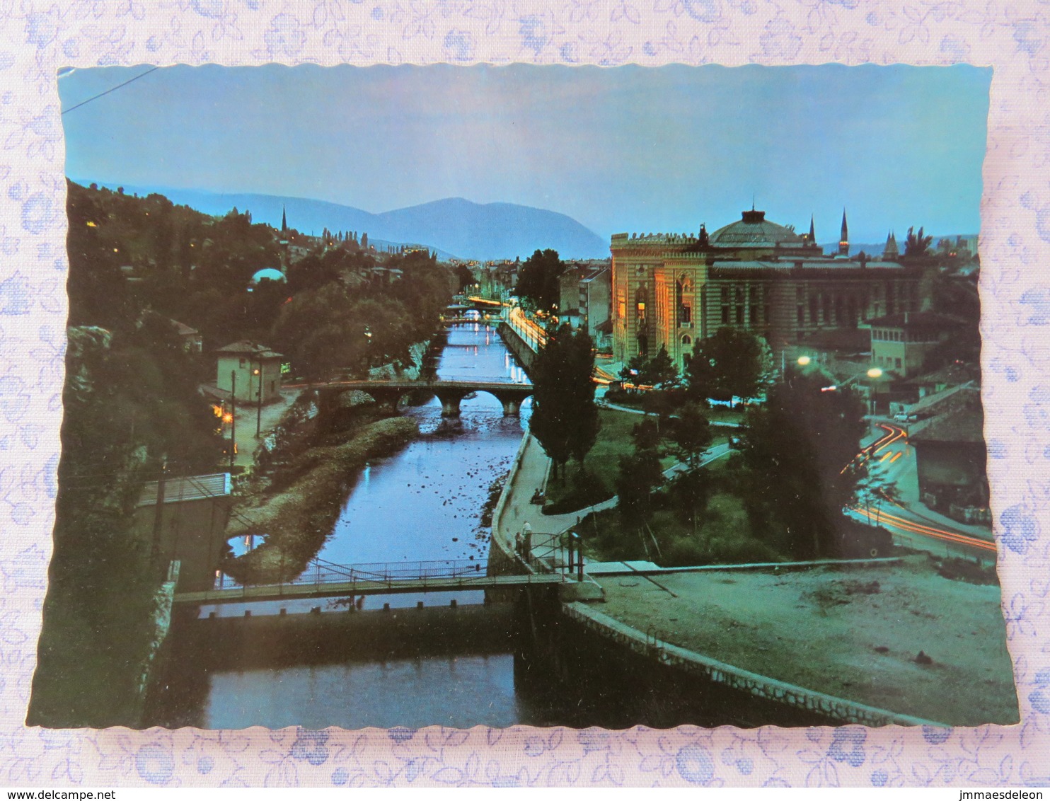 Bosnia Hercegovina - Unused Postcard - Sarajevo - River Bridges By Night - Bosnië En Herzegovina