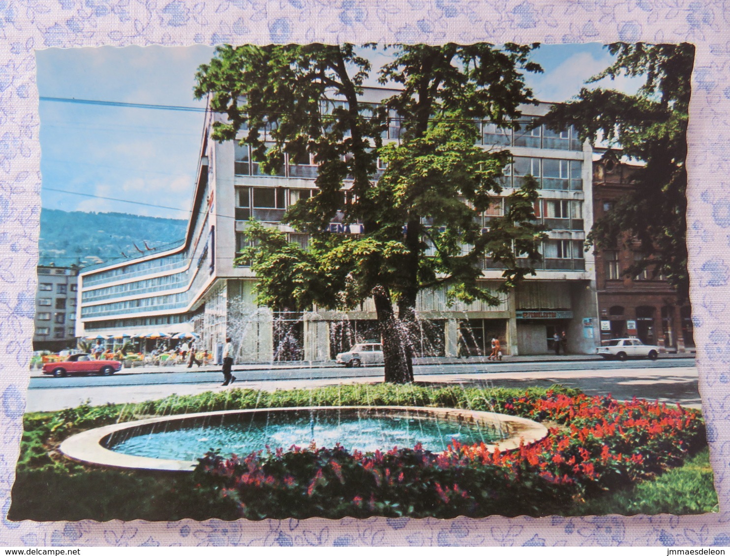 Bosnia Hercegovina - Unused Postcard - Sarajevo - Building Fountein - Bosnie-Herzegovine