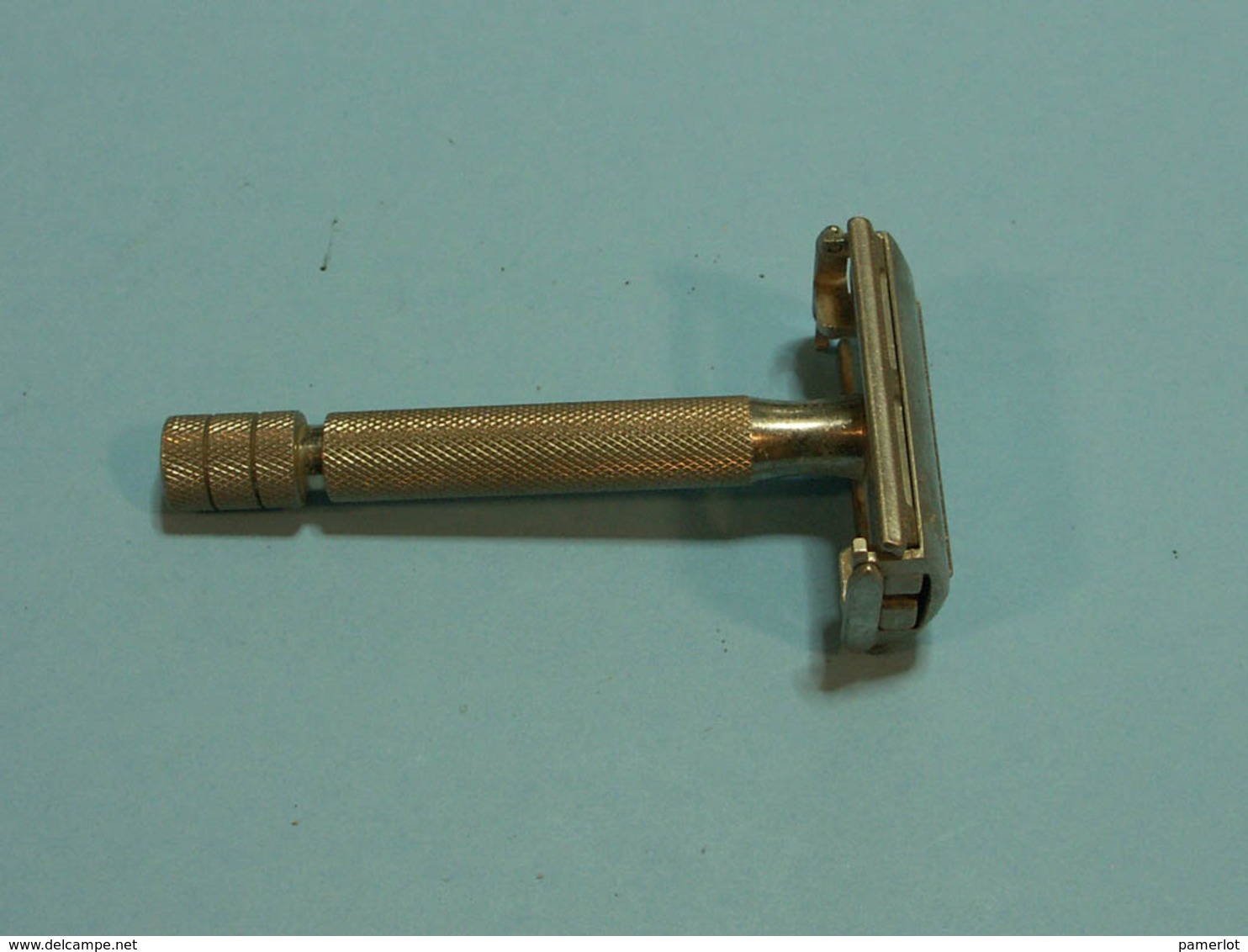 Razoir Safety Razor- Mecanique, ,VINTAGE C.1940's GILLETTE ENGLAND ARISTOCRAT TWIST SAFETY RAZOR PAT.430 030 - Accessoires