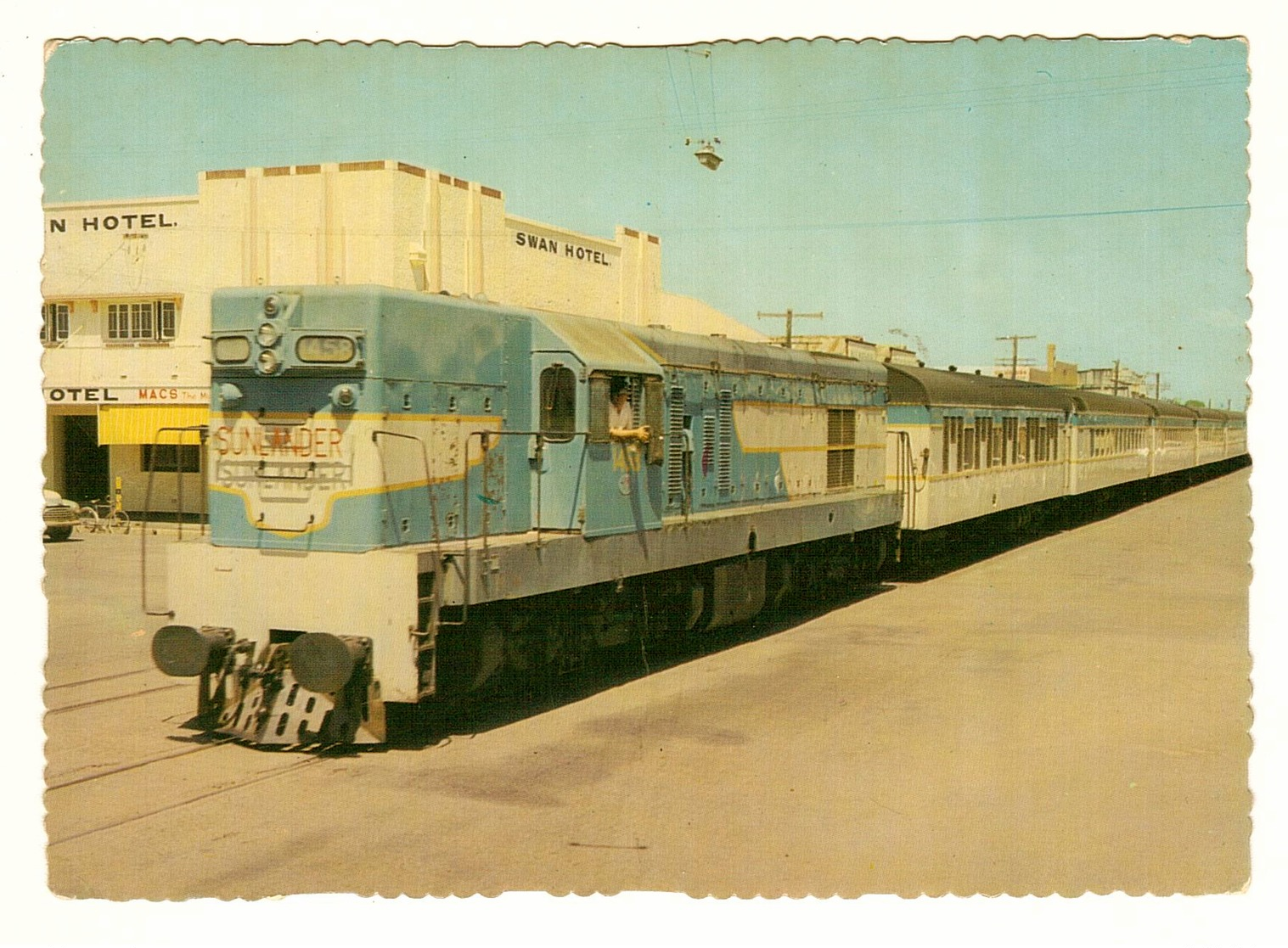 Australia, Queensland (QLD), Capricorn Coast, Rockhampton, 'Sunlander' Train, Swan Hotel, Railway Locomotive, Postcard - Rockhampton