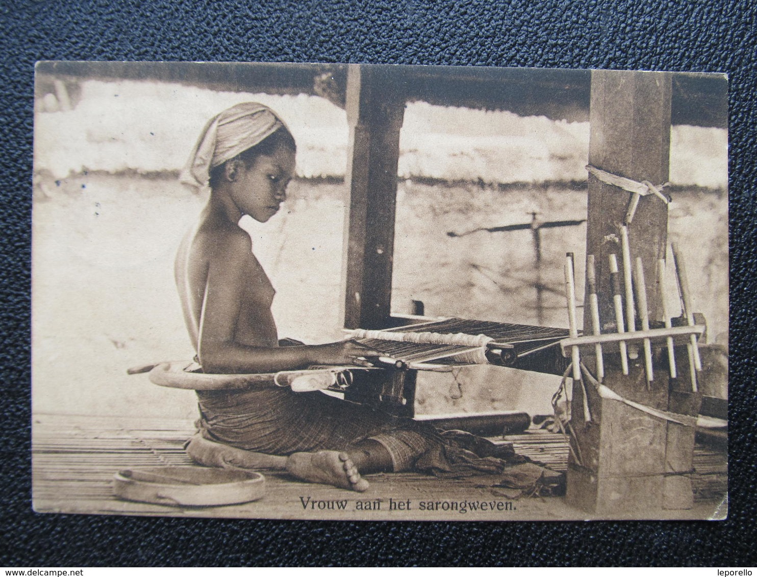 AK Indonesia Java Vrouw Aan Het Sarongweven Ca.1910 ////  D*36132 - Indonesien