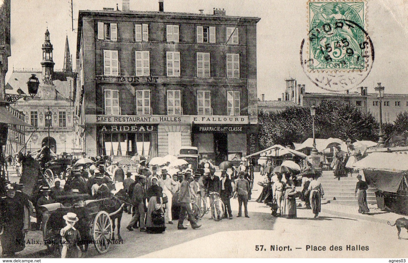 NIORT   -  Place Des Halles - Niort