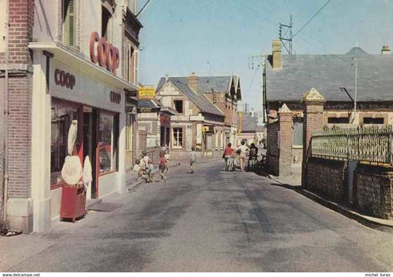 76 - St-Pierre-en-Port - Rue Principale - Circulé - Animée - TBE - Altri & Non Classificati