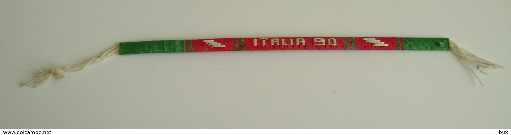 ITALIA 90  Bracciale    Football Coupe Du Monde Italia  Et Ballon    CAMPIONATO DEL MONDO - Habillement, Souvenirs & Autres