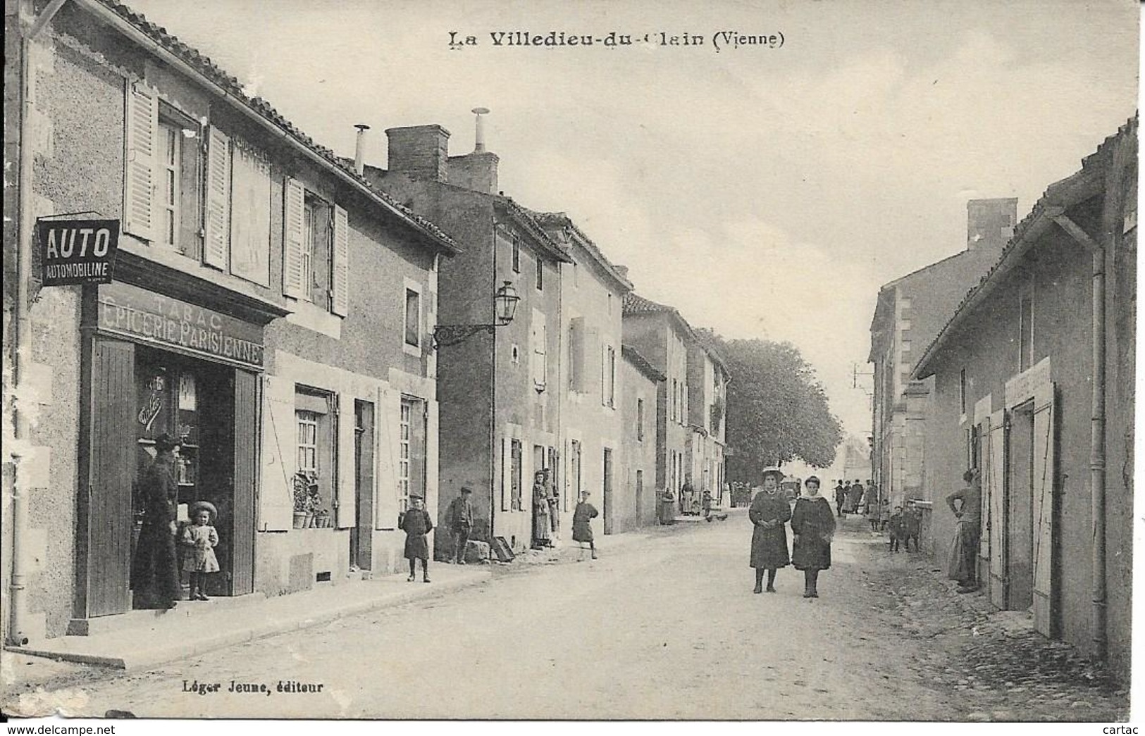 D86 -LA  VILLEDIEU DU CLAIN-Belle Animation-Tabac Epicerie Parisienne-Boulangerie Boisseau-Nombreuses Personnes-Véhicule - La Villedieu Du Clain