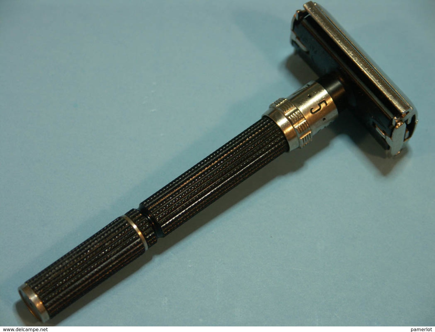 Razoir Razor- Mecanique, Ajustable 9 Position, Gillette USA,  Like  Black Beauty, But Under Blade In Plastic, Y4 1978 - Accessoires