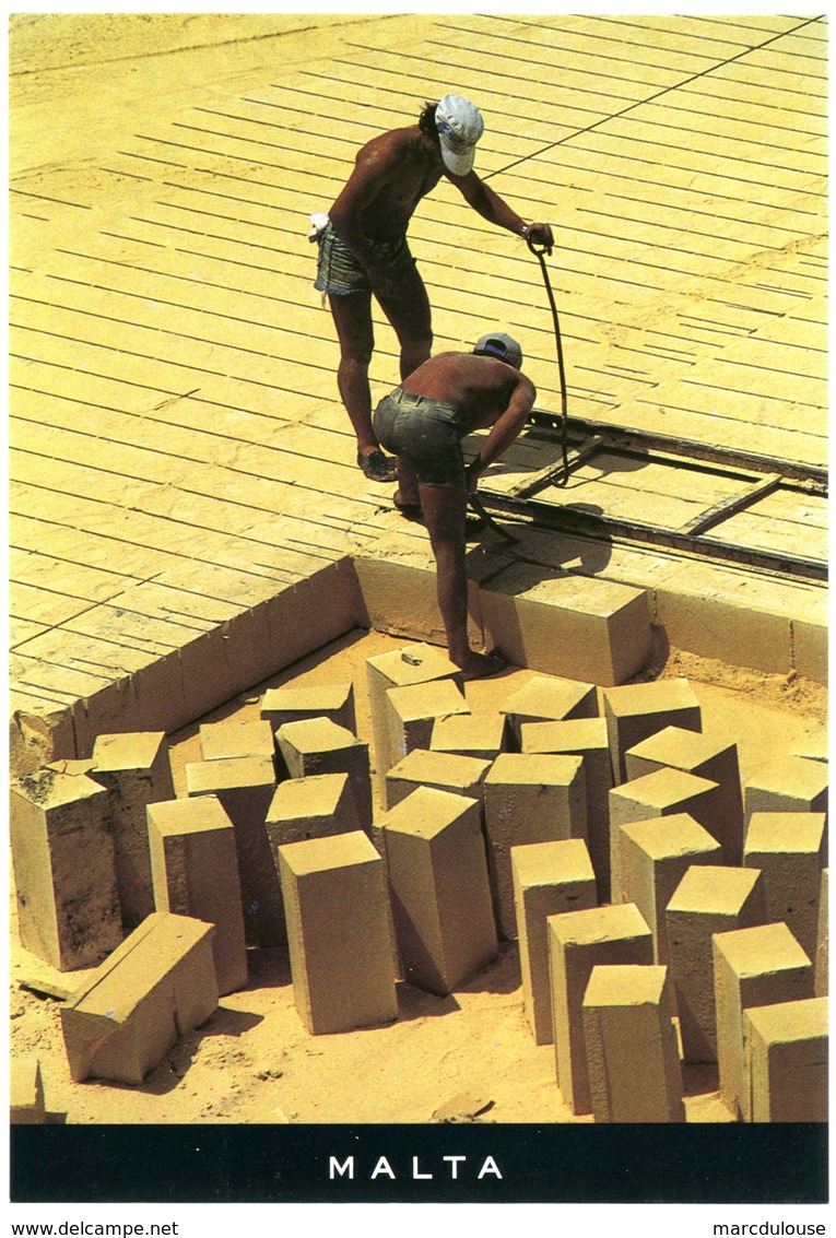 Malta. Building The Future. Limestone Cutting In One Of Malta's Stone Carries. Construire Le Futur. Carrières Calcaire. - Malte