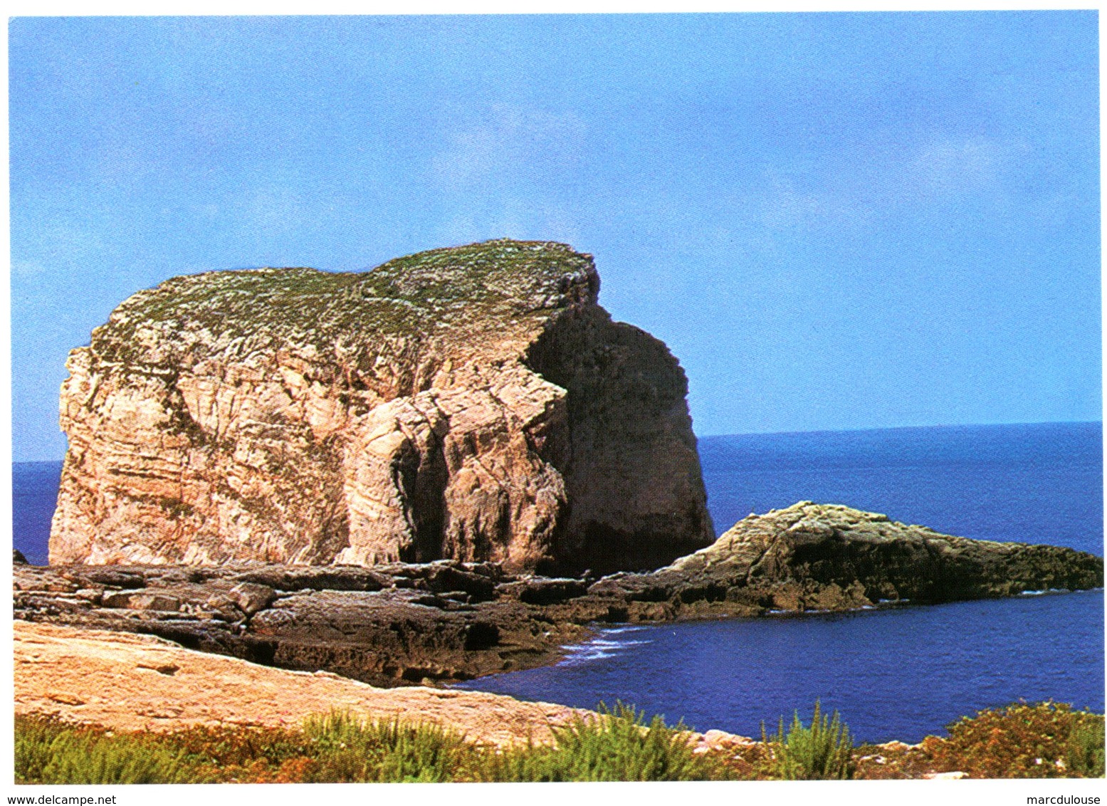 Malta. Gozo. Fungus Rock (Hagret-el-General). Dwejra. Pierre Champignon. Malte. - Malte