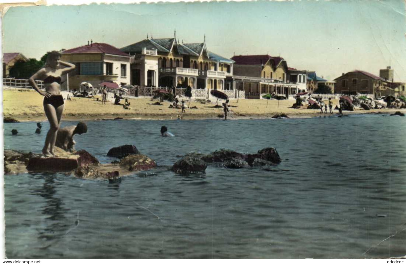 Cpsm Petit Format CARNON PLAGE  (Herault) La Plage 1er Plan PIN UP  Colorisée RV - Autres & Non Classés