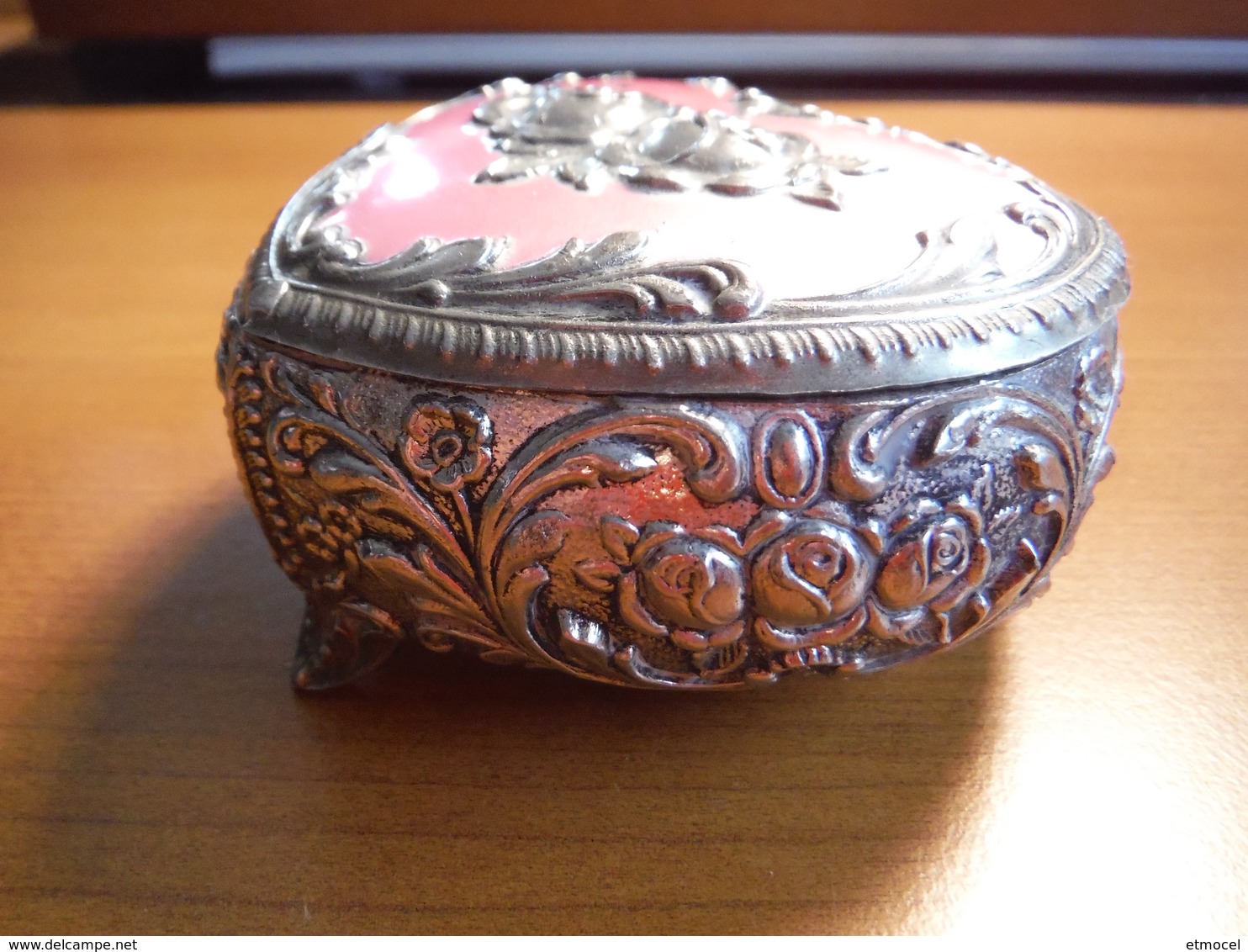 Boîte à bijoux et secrets motifs fleuris - Métal argenté émaillé ou peint ?- Années 1960-70
