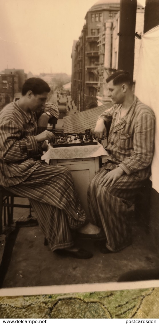 JEU - ECHECS - CHESS - ECHECS  Men Playing In Hospital - Old Soviet Photo 1930s - Echecs