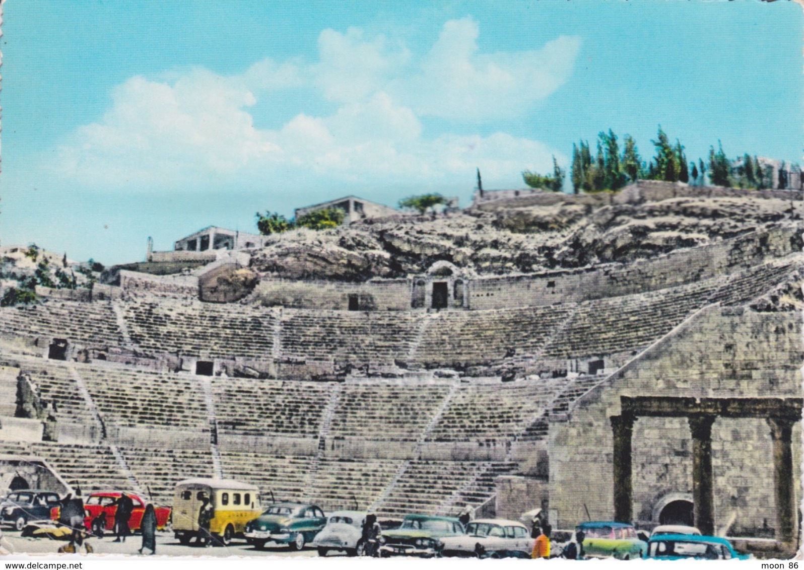 JORDANIE JORDAN - AMMAN - AMPHITHEATRE ROMAIN - AUTOMOBILE ANCIENNE SIMCA ARONDE PEUGEOT - Jordanie