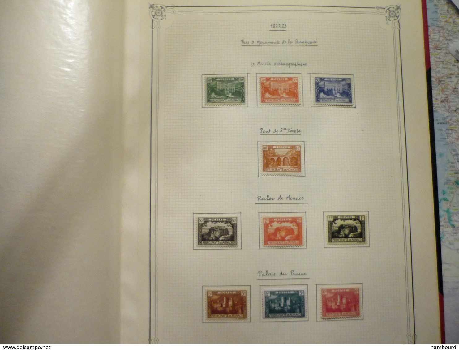 Album et boitier standard Yvert et Tellier collection de timbres de Monaco neufs avec charnières Début-1969