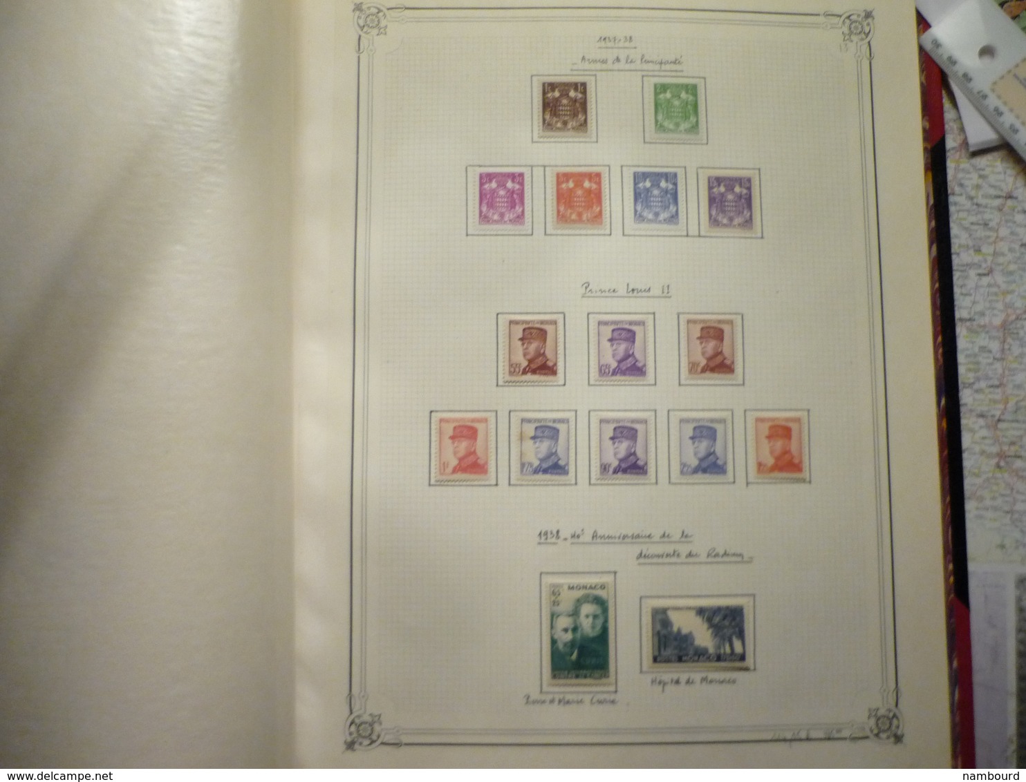 Album et boitier standard Yvert et Tellier collection de timbres de Monaco neufs avec charnières Début-1969