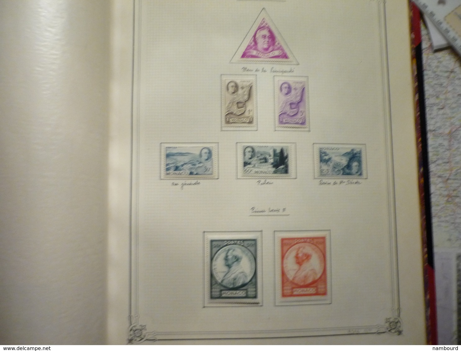 Album et boitier standard Yvert et Tellier collection de timbres de Monaco neufs avec charnières Début-1969