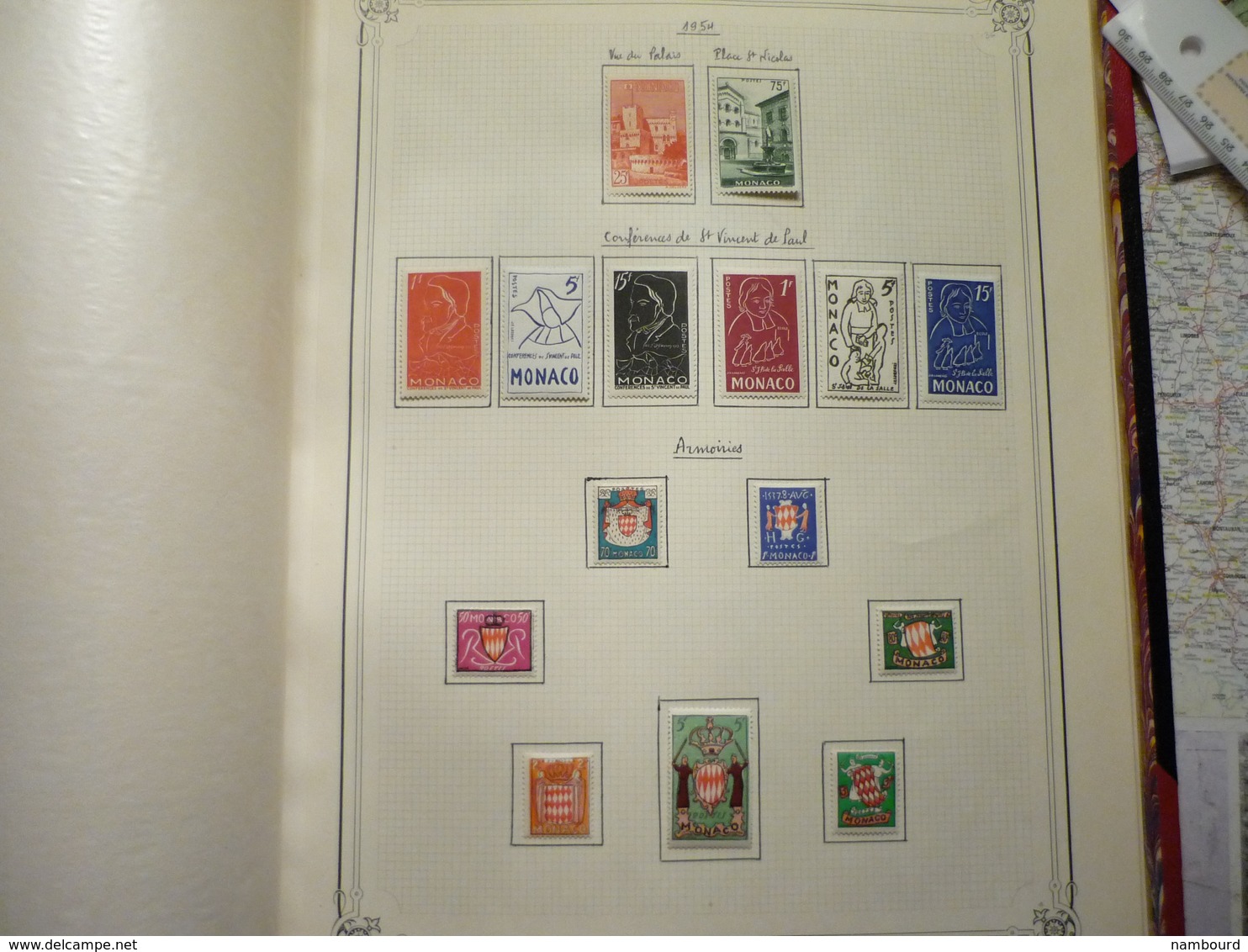 Album et boitier standard Yvert et Tellier collection de timbres de Monaco neufs avec charnières Début-1969