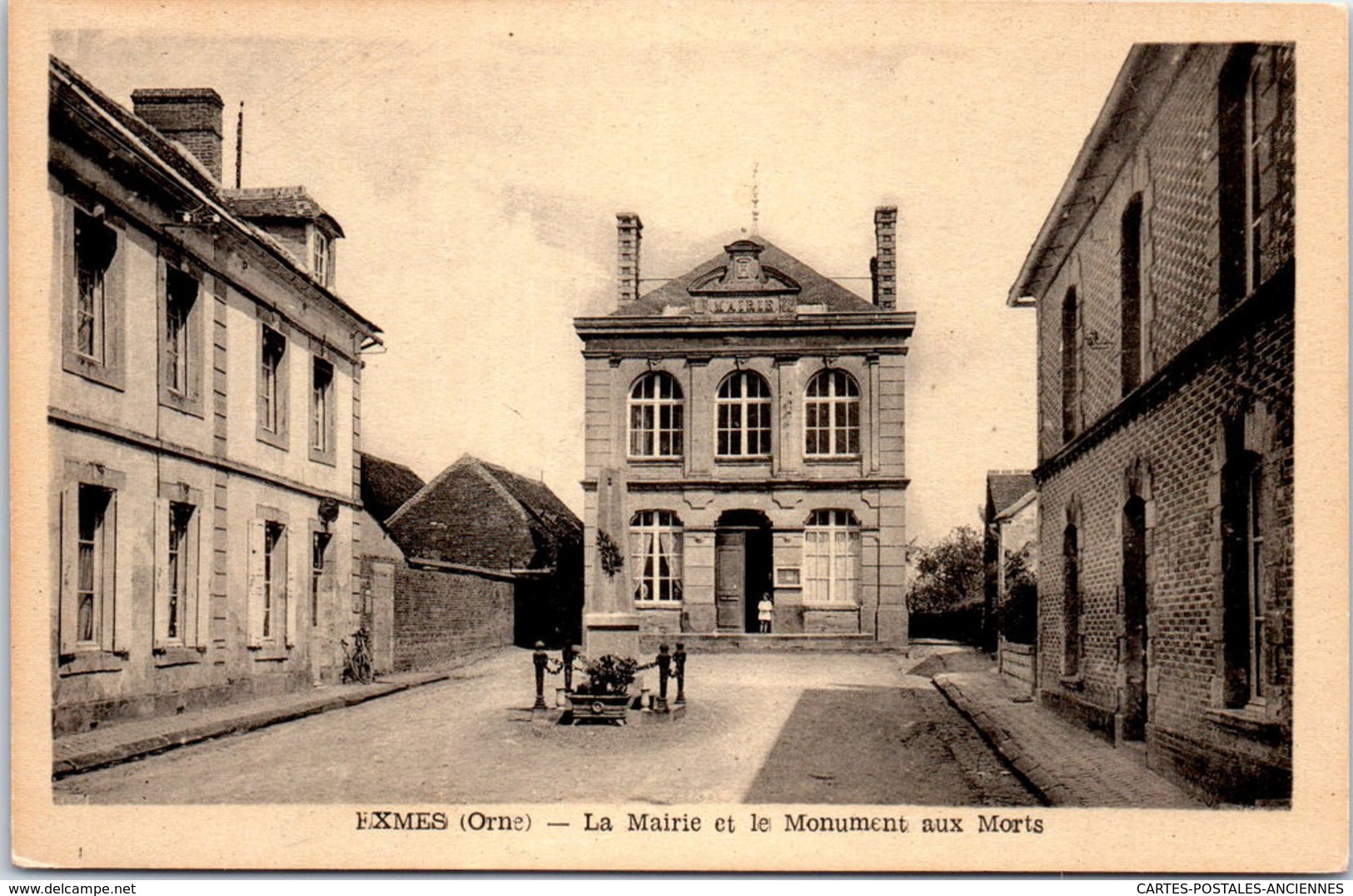 61 EXMES - La Mairie Et Monument Aux Morts - Exmes