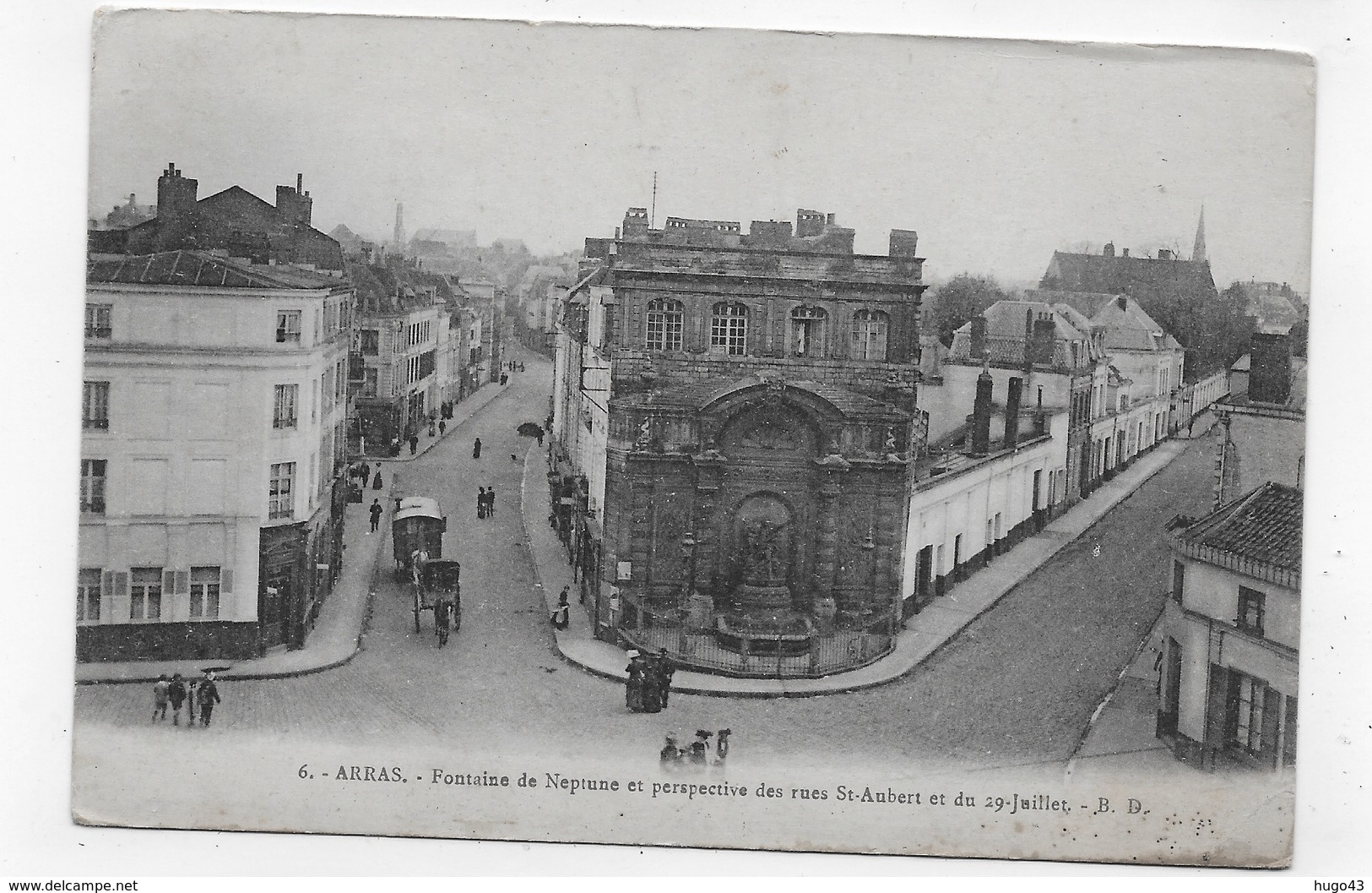 ARRAS EN 1921 - N° 6 - FONTAINE DE NEPTUNE ET PERSPECTIVE DES RUES ST AUBERT AVEC ATTELAGE - CPA VOYAGEE - Arras