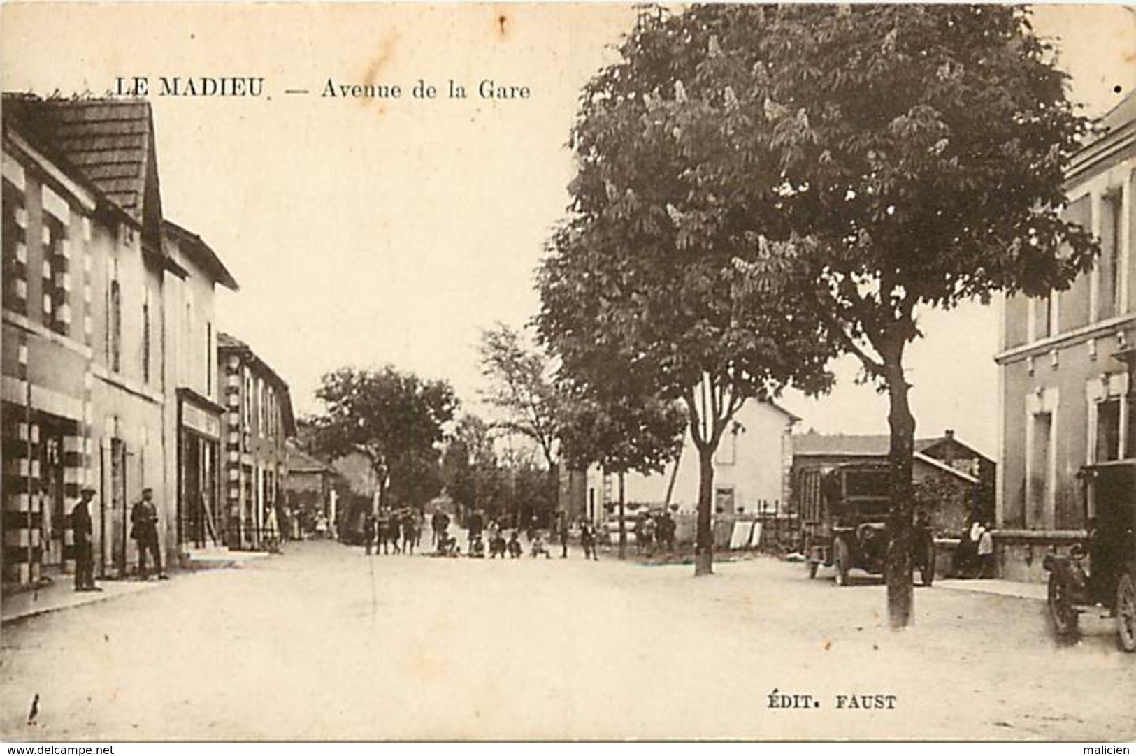 - Charente -ref-B838- Madieu - Avenue De La Gare - Camion - Camions - Automobile - Carte Bon Etat - - Autres & Non Classés