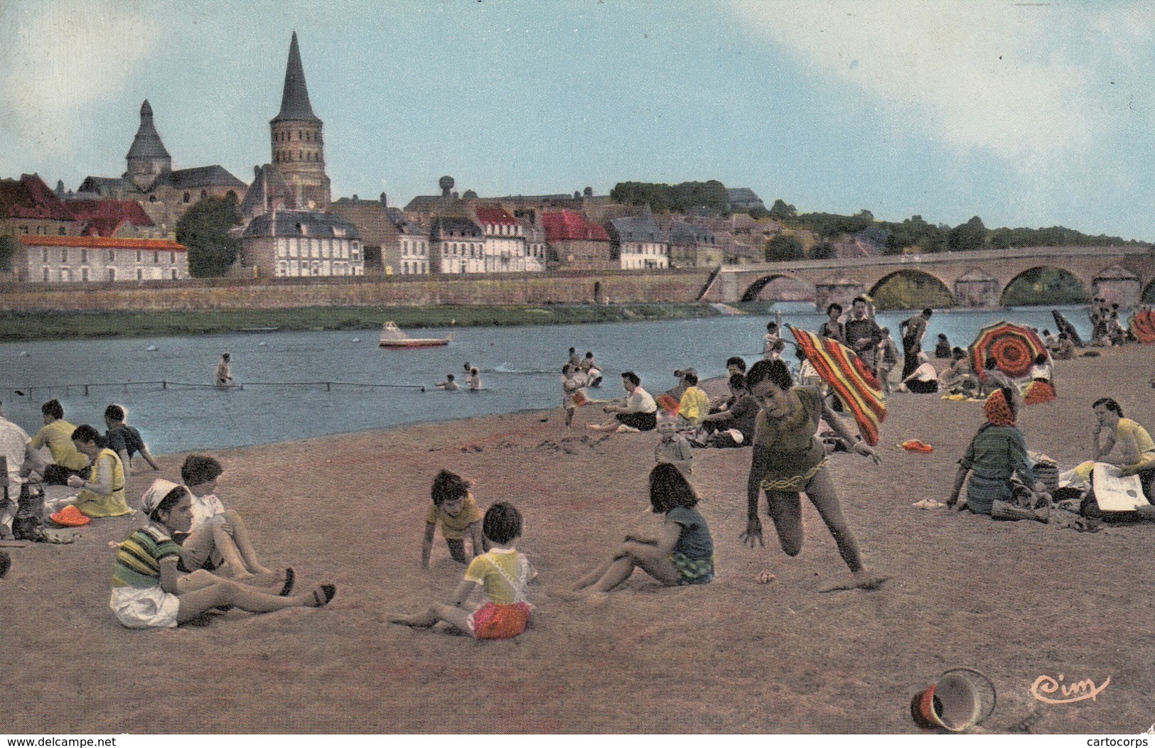 58 - Nièvre - La Charité-sur-Loire - La Plage Magnifiquement Animée - La Charité Sur Loire