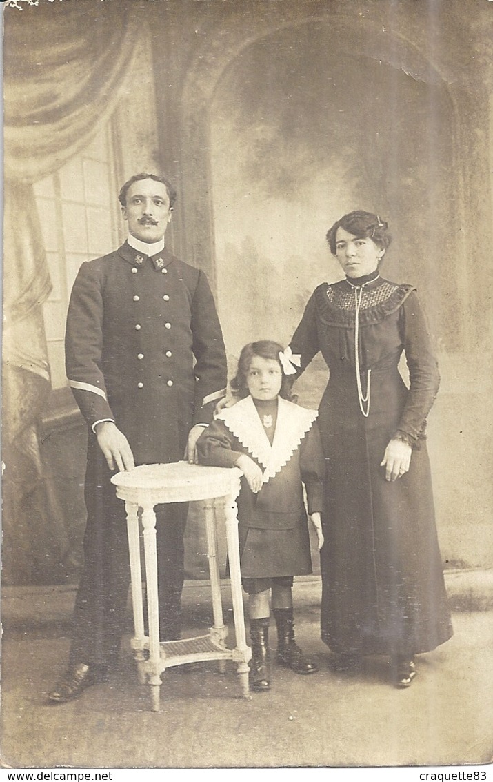 MILITAIRE GRADE DE LA MARINE , AVEC SA FEMME ET SA FILLE   CARTE PHOTO - Guerre, Militaire