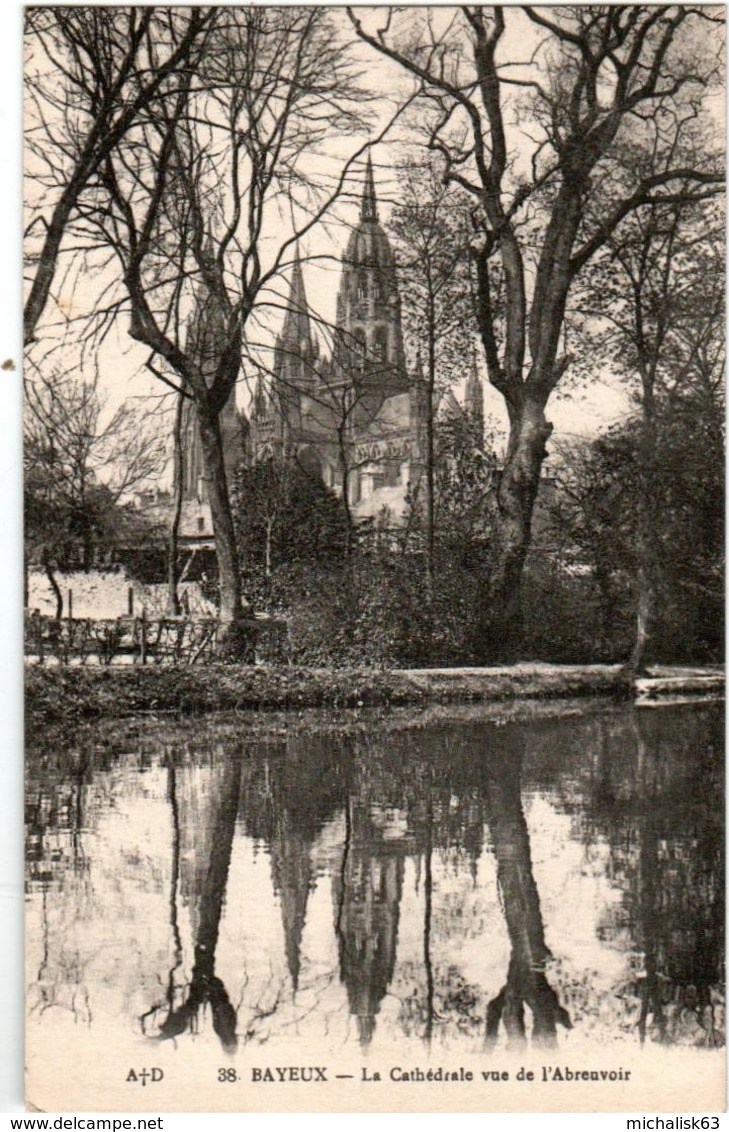 51gp 1112 CPA - BAYEUX - LA CATHEDRALE VUE DE L'ABREVOIR - Bayeux