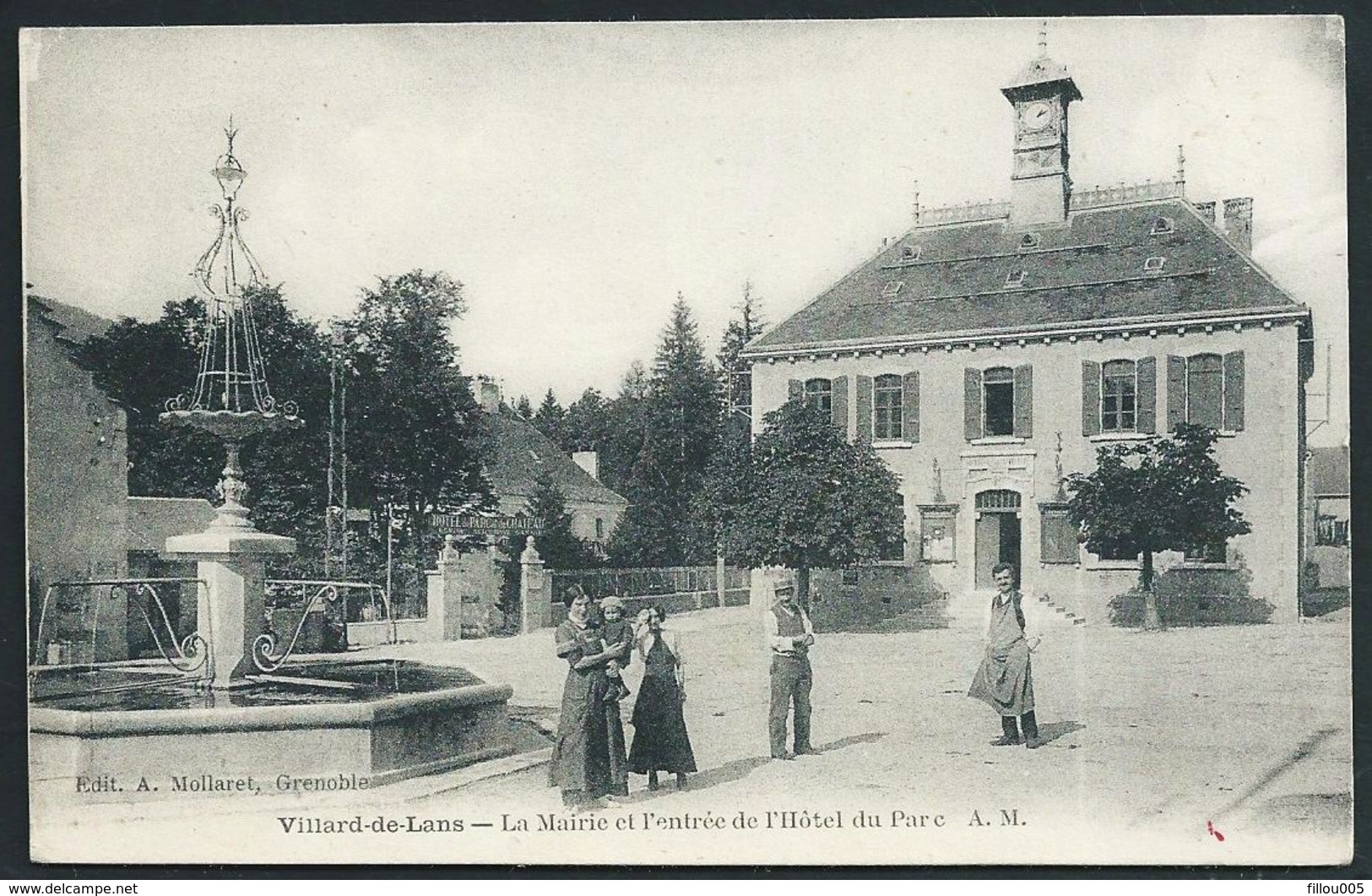 38 VILLARD- DE- LANS (ISERE )   ANIMEE...MAIRIE..FONTAINE..HORLOGE...C3010 - Villard-de-Lans