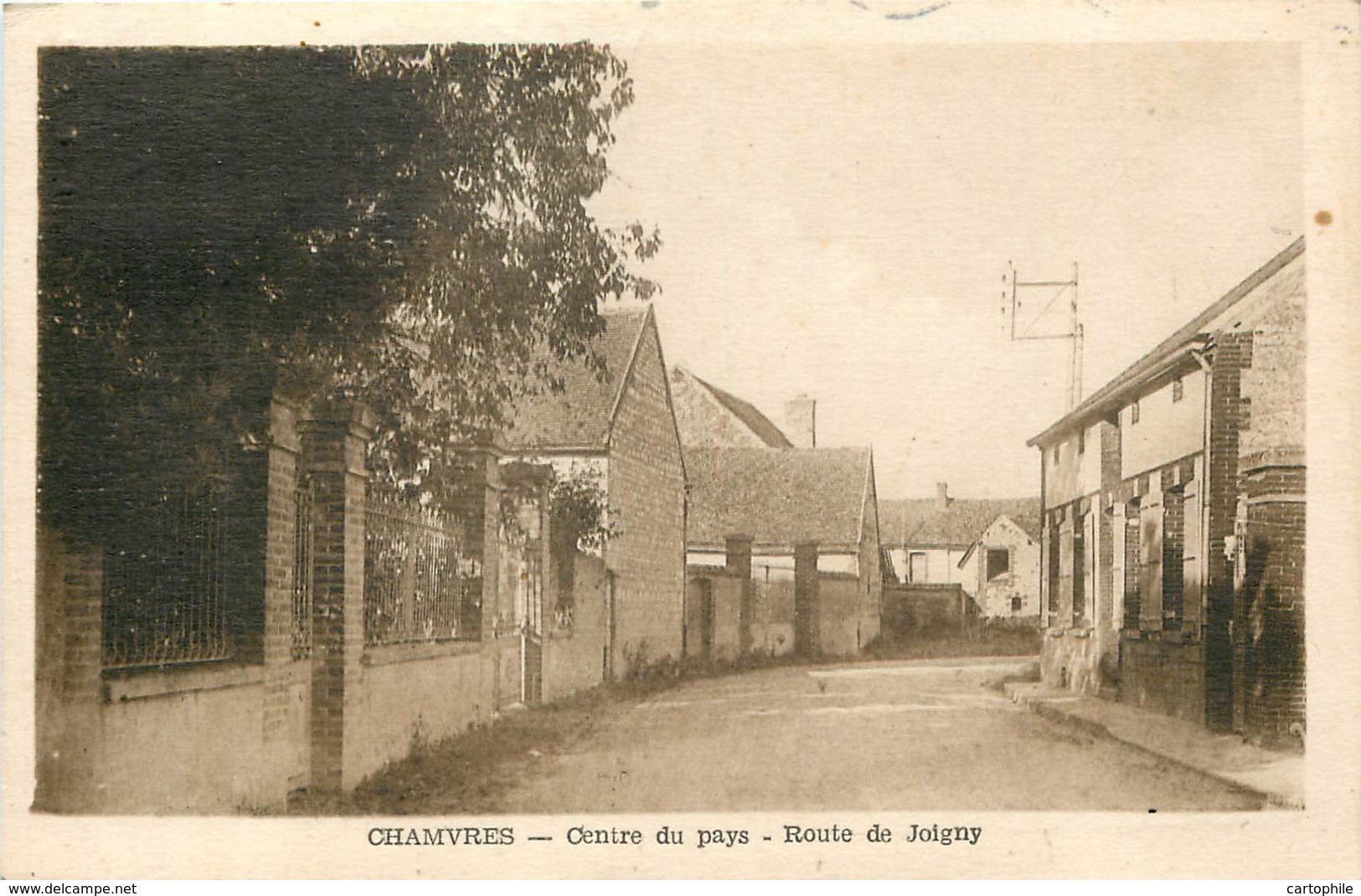 89 - CHAMVRES - Centre Du Pays - Route De Joigny En 1956 - Autres & Non Classés