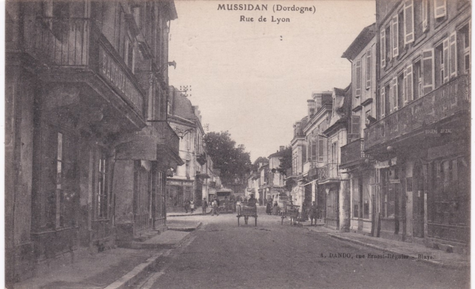 24 Dordogne - MUSSIDAN - Rue De Lyon - Banque - Attelage - Mussidan