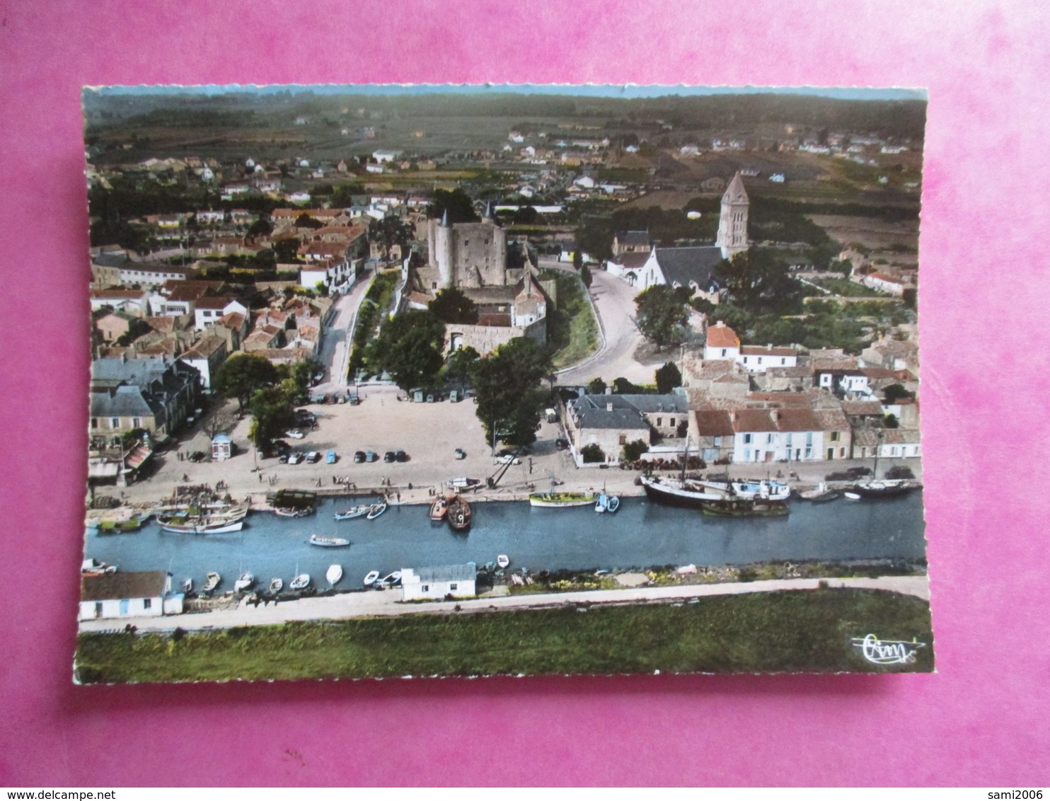 CPA 85  NOIRMOUTIER EN L'ILE LE PORT LE CHATEAU ET EGLISE    VUE AERIENNE - Ile De Noirmoutier