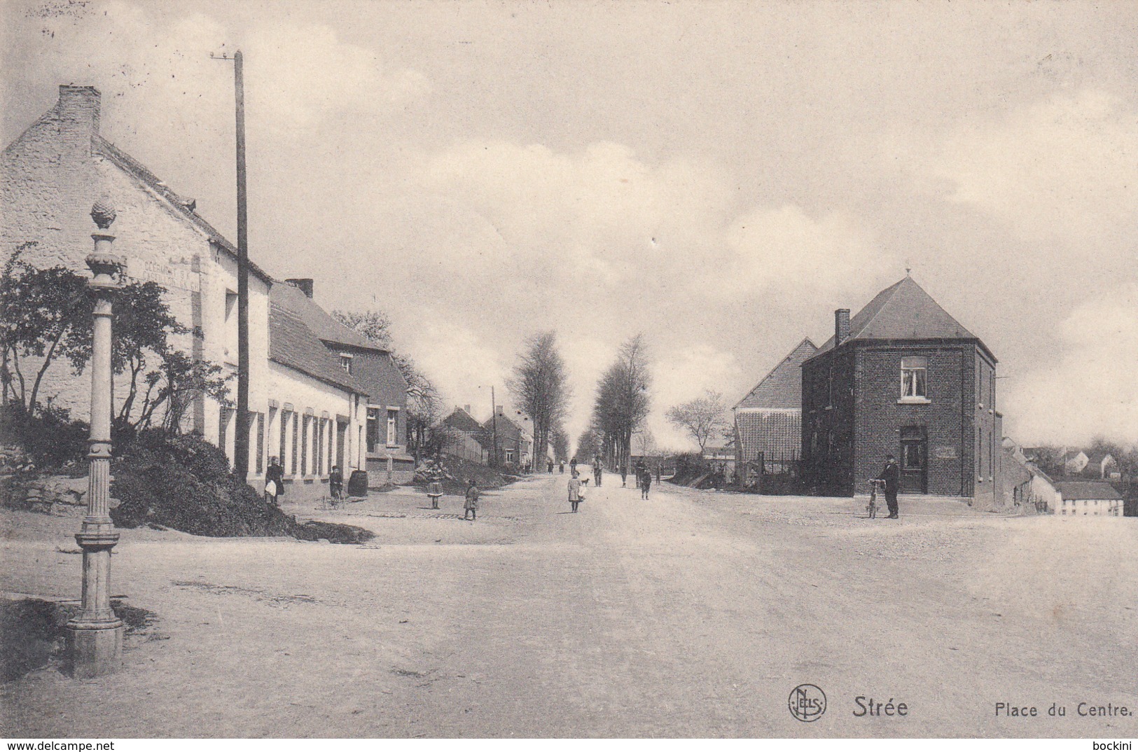 Strée - Place Du Centre - Très Belle Carte Animée - état Voir Scan. - Modave