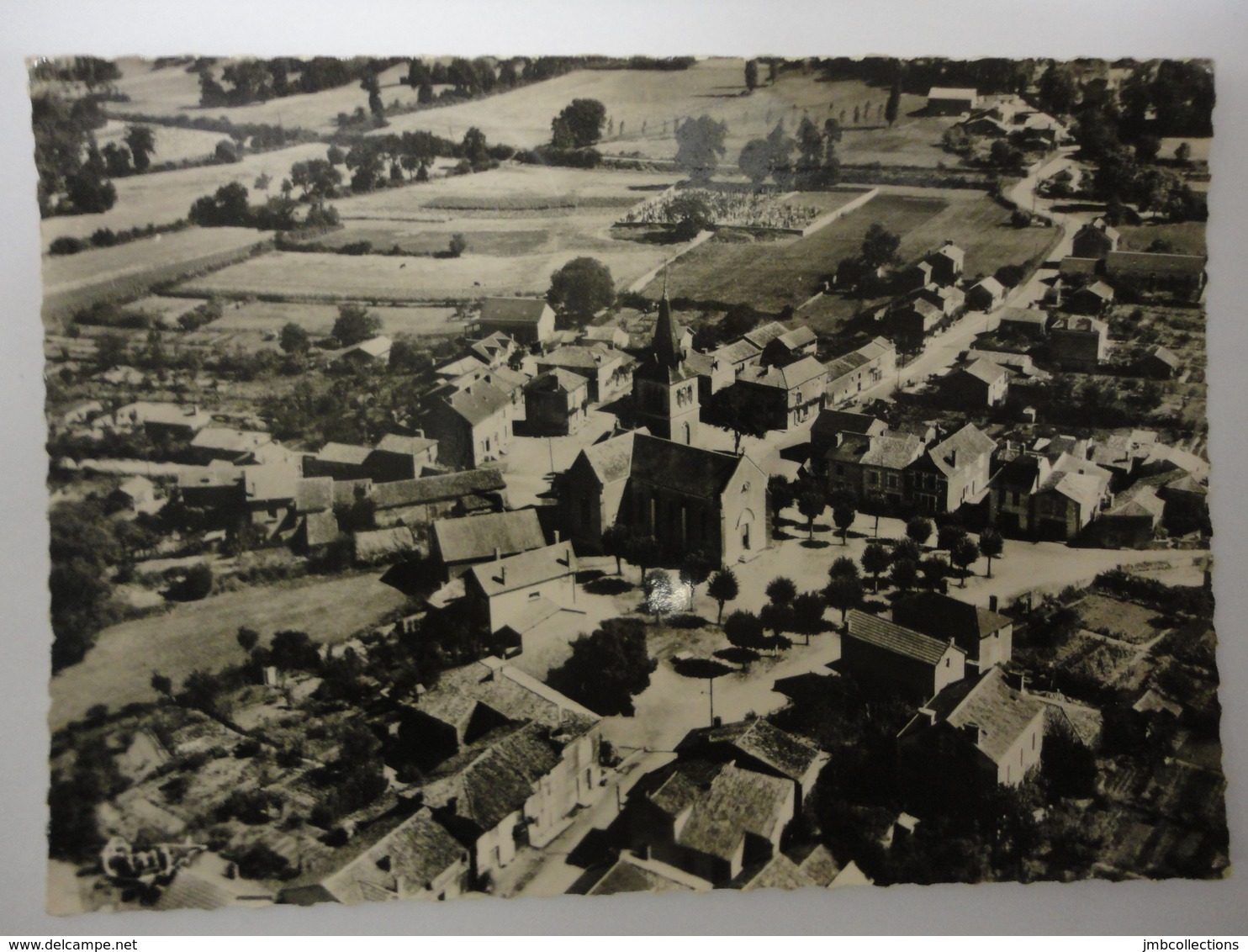 MOUSSAC SUR VIENNE VUE AERIENNE DE L'ENSEMBLE DU BOURG VERS LES COTEAUX DE BRAT A L'EST N°2356 - Autres & Non Classés