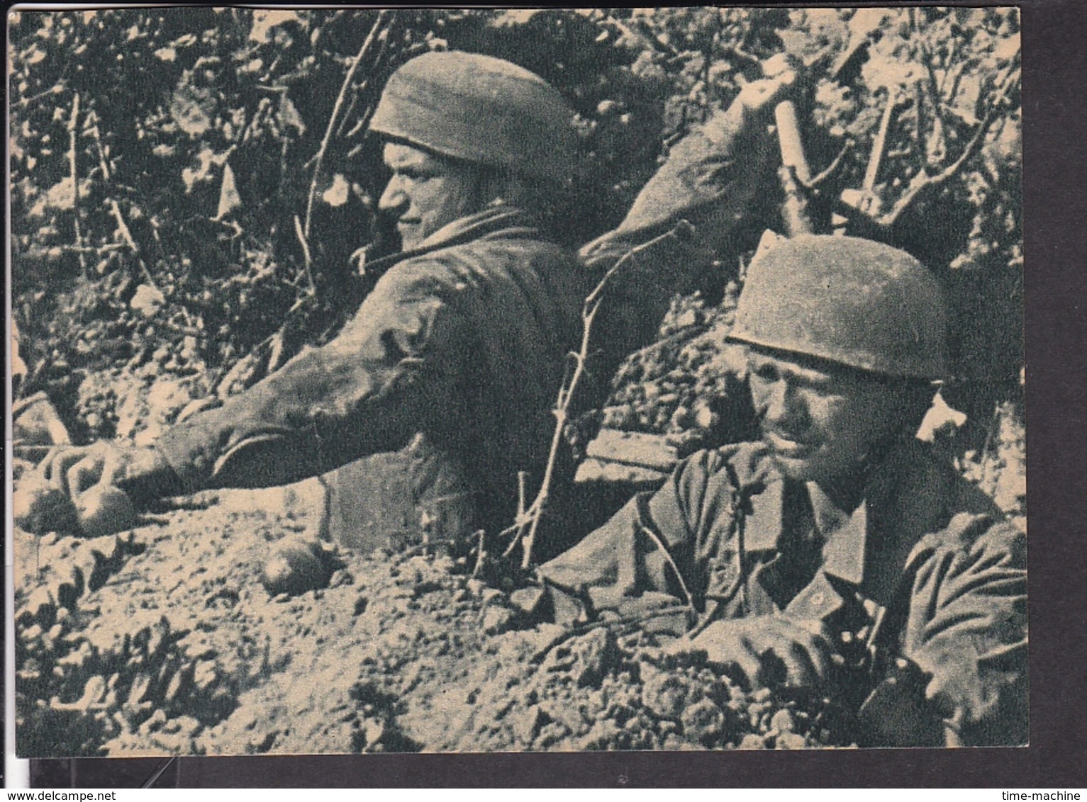 Postkarte Fallschirmjäger Auf Kreta Beim Handgranatenwurf  , Luftwaffen - Illustrierte " Der Adler " - Briefe U. Dokumente