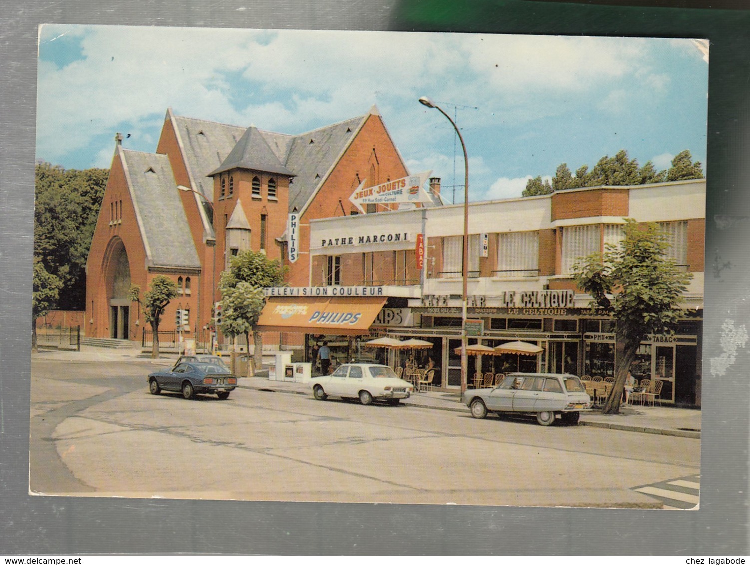 CP (93) Drancy  -  Eglise - Place M. Thorez - Citroën Ami 6 Break - Renault 12 - Drancy