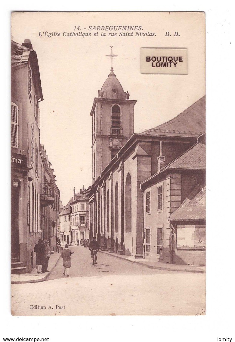 57 Sarreguemines église Catholique Et Rue Saint Nicolas Cpa Carte Animée Peu Fréquente - Sarreguemines