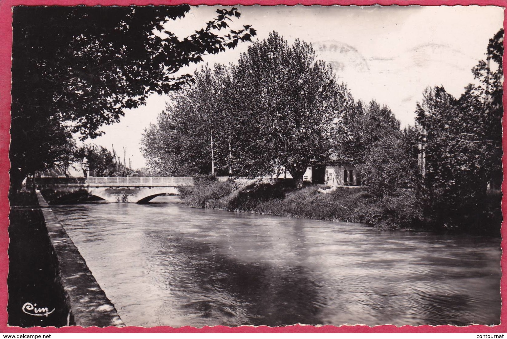 CPSM 84 ENTRAIGUES SUR  La SORGUE Le Pont De La Pierre   *  Format CPA ( L101 C/ MONTEUX - Entraigue Sur Sorgue