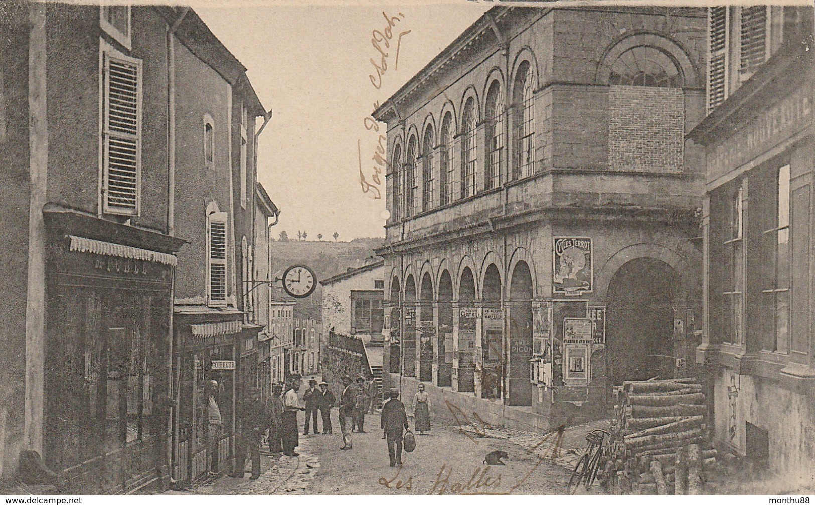 CPA 88 (Vosges) DARNEY / LA RUE DE LA REPUBLIQUE / LES HALLES / ANIMEE - Darney