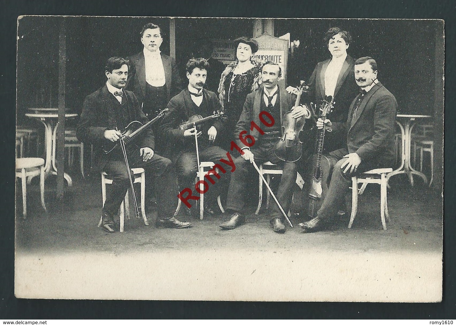 FARCIENNES - Musiciens Devant Restaurant. Scan Recto/verso. Carte Rare. - Farciennes