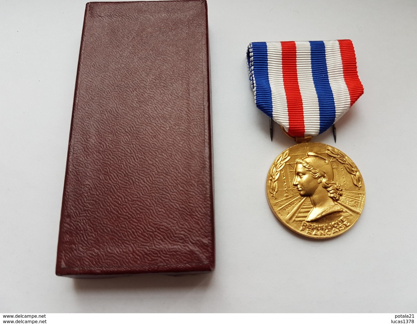 MEDAILLE D' HONNEUR DES CHEMINS DE FER SNCF NOMINATIVE 1968 - France