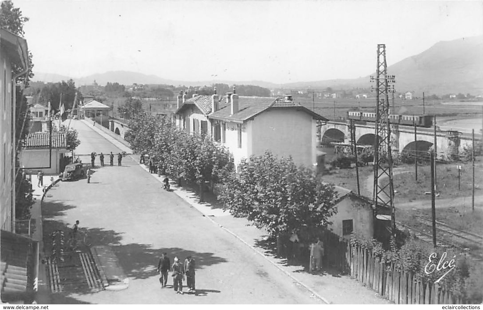 Hendaye        64          Frontière Franco-Espagnole   . Les Trois Ponts Internationaux       (voir Scan) - Hendaye