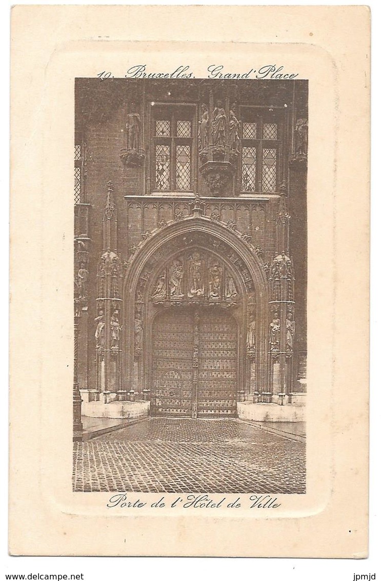 Bruxelles - Grand'Place - Porte De L'Hôtel De Ville - 1911 - Carte Sépia Avec Entourage Blanc Embossé - Marktpleinen, Pleinen