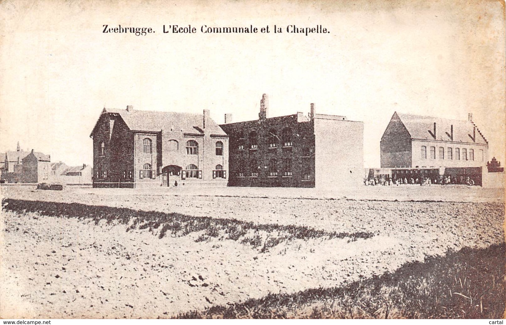 ZEEBRUGGE - L'Ecole Communale Et La Chapelle - Zeebrugge