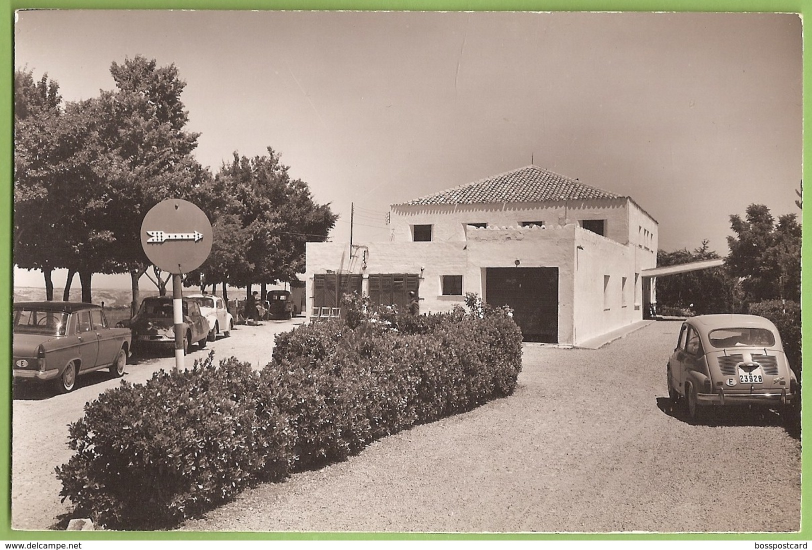 Medinaceli - Albergue De Carretera De Turismo - Old Cars - Voitures - FIAT - Citroen - Soria - España - Italia - France - Soria