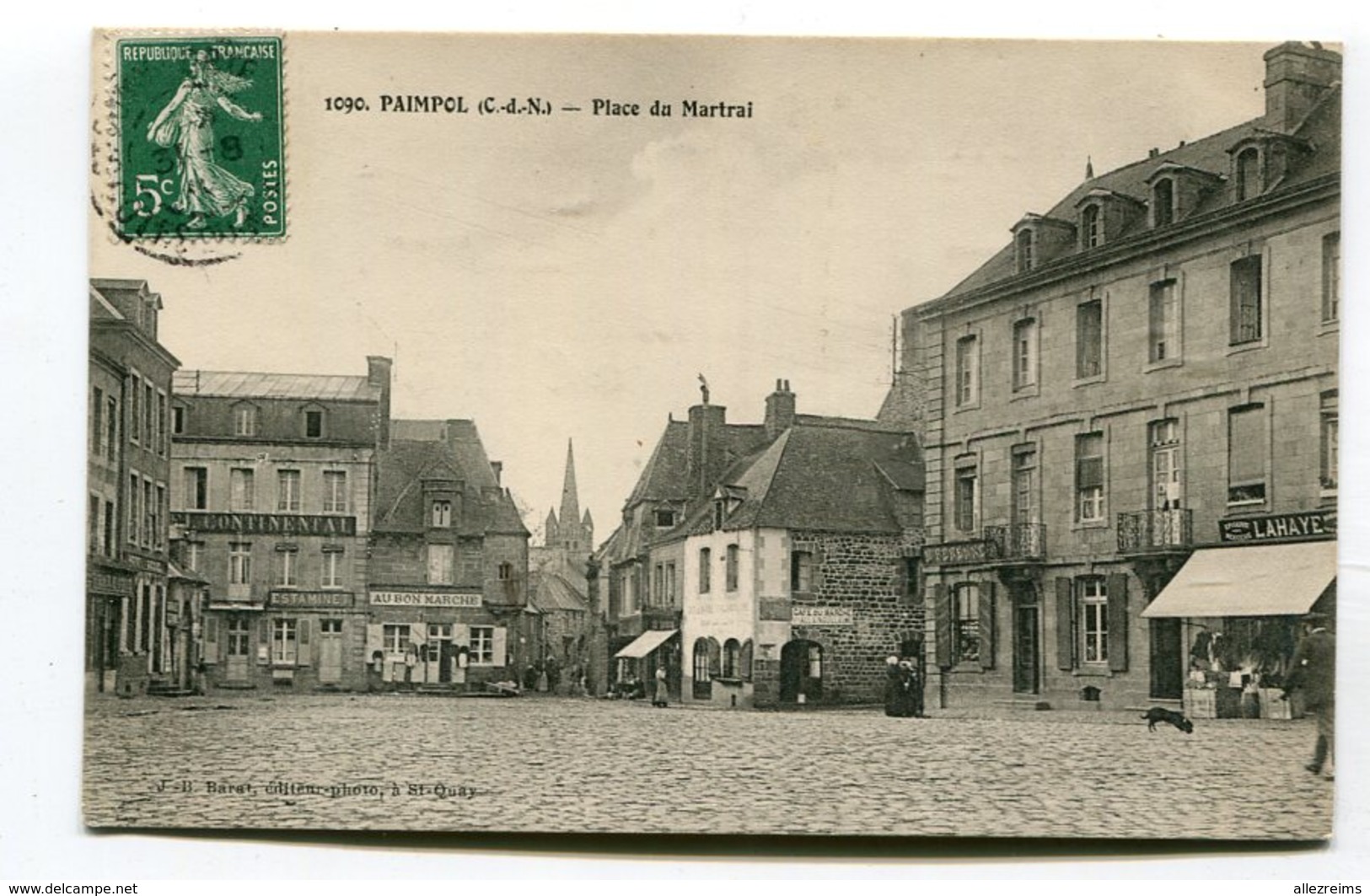 CPA 22 : PAIMPOL   Place Du Martrai   A  VOIR  !!!!!!! - Paimpol