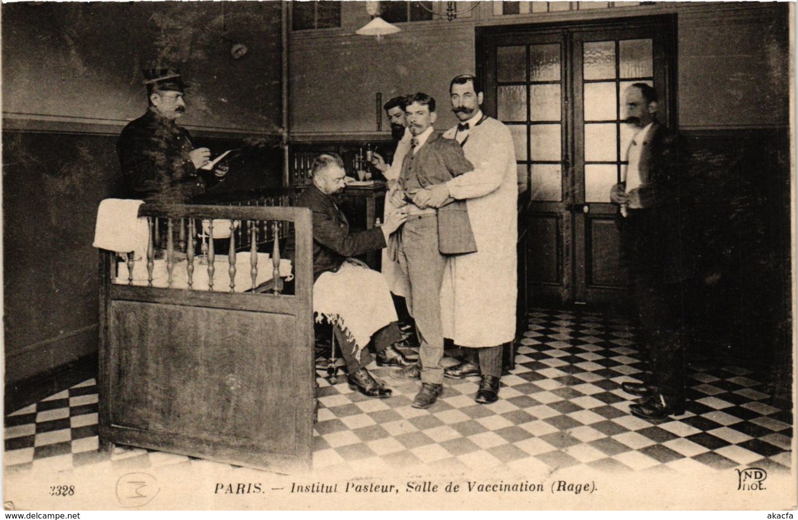 CPA PARIS 15e Institut Pasteur. Salle De Vaccination ND Phot. (573725) - Arrondissement: 15