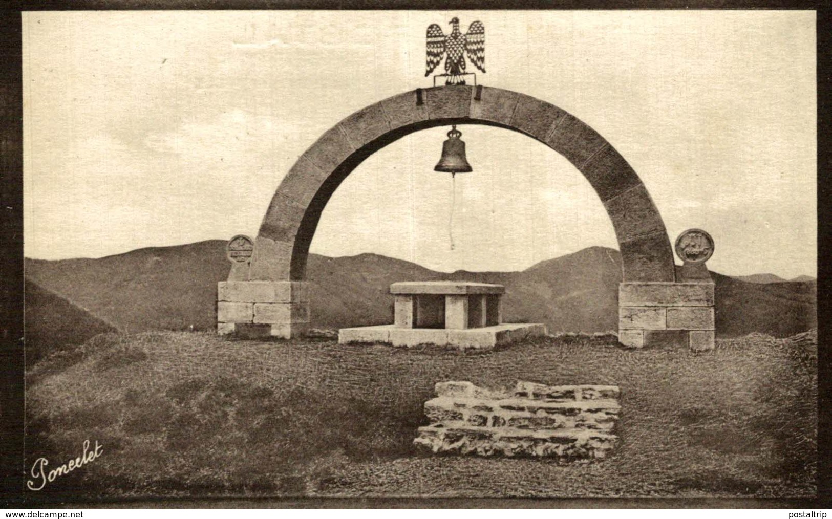 MONUMENTO COMMEMORATIVO DE LOS SOLDADOS QUE PERECIERON EL DIA 15 DE AGOSTO DEL AÑO 778, EN EL ALTO DE IBAÑETA - Navarra (Pamplona)