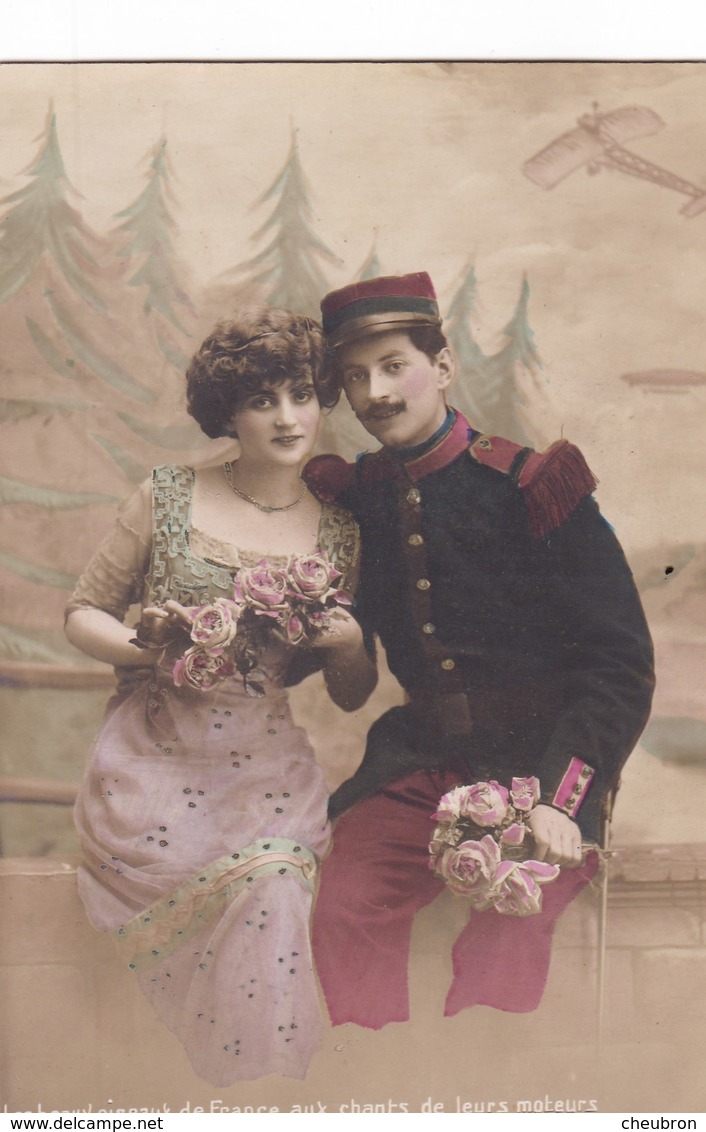 CARTE FANTAISIE. SÉRIE 5 CARTES. MILITARIA. COUPLE " L'AVION PLANE DANS LES CŒURS " . ANNEE 1913 SAINT MAIXENT L'ECOLE - Couples